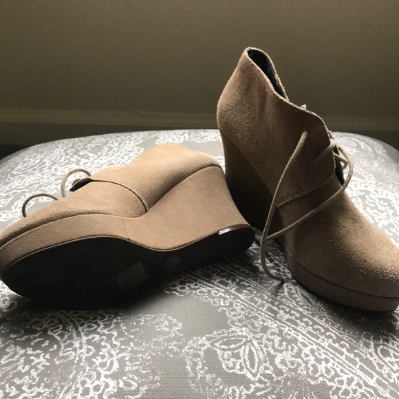 Suede boots - Picture 2 of 4